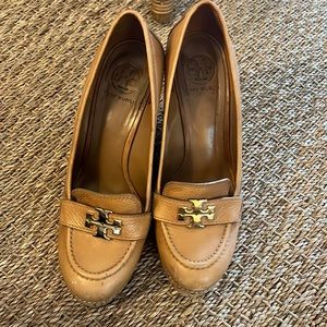 Tan Tory Burch 4.5” wedge. Very good condition!